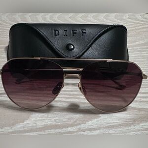 DIFF eyewear Dash Sunglasses with case and cloth, 1 scratch - see photo